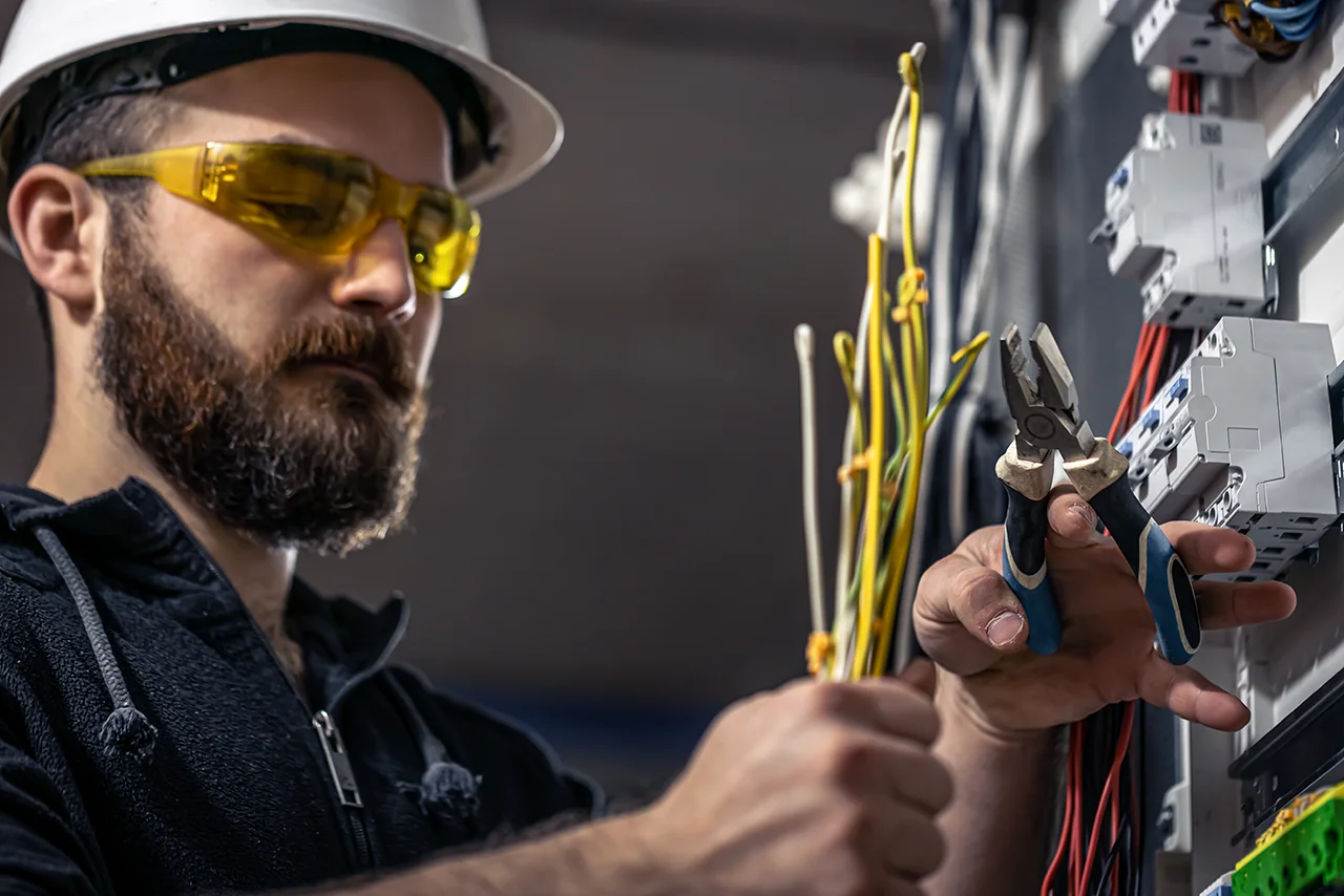 Proftech Technical services in Dubai - electrical works